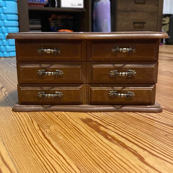 Brown jewelry box - Picture 1 of 12